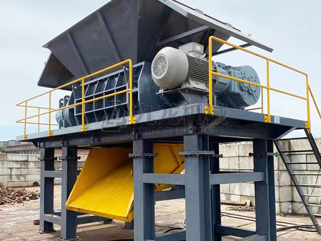 金屬撕碎機將廢舊金屬在短時間內進行快速處理